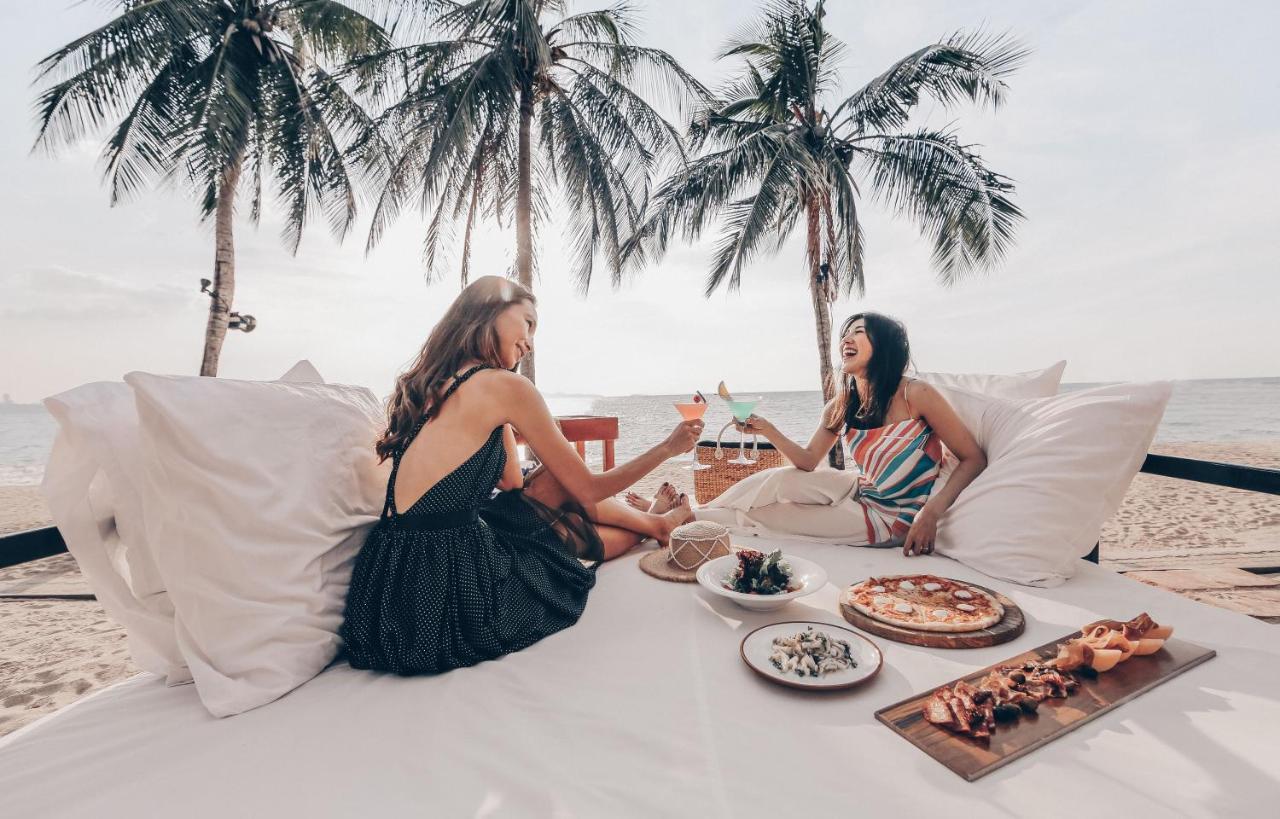 Pullman Pattaya Hotel G Kültér fotó Beach Club