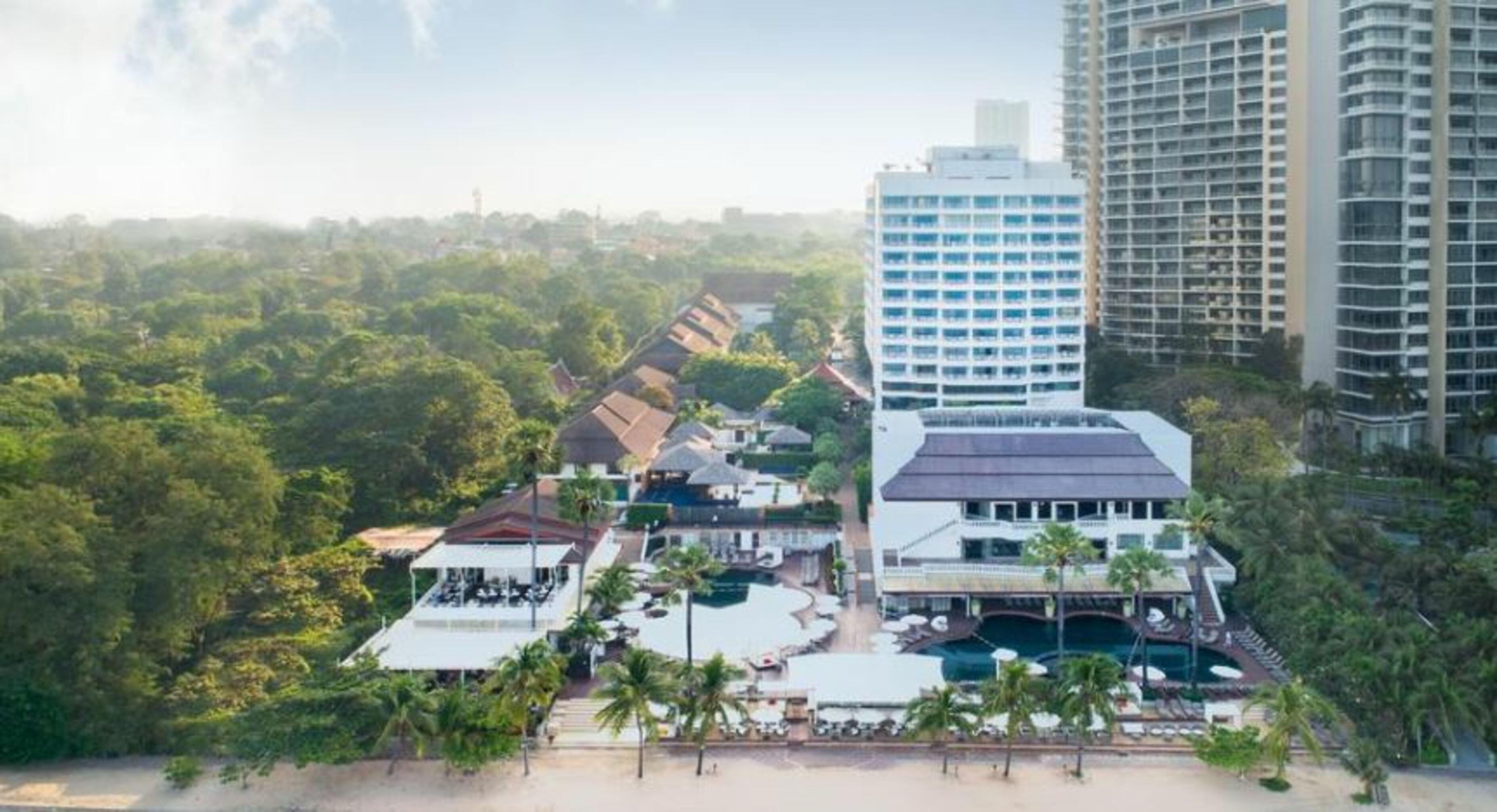 Pullman Pattaya Hotel G Kültér fotó The E&O 88