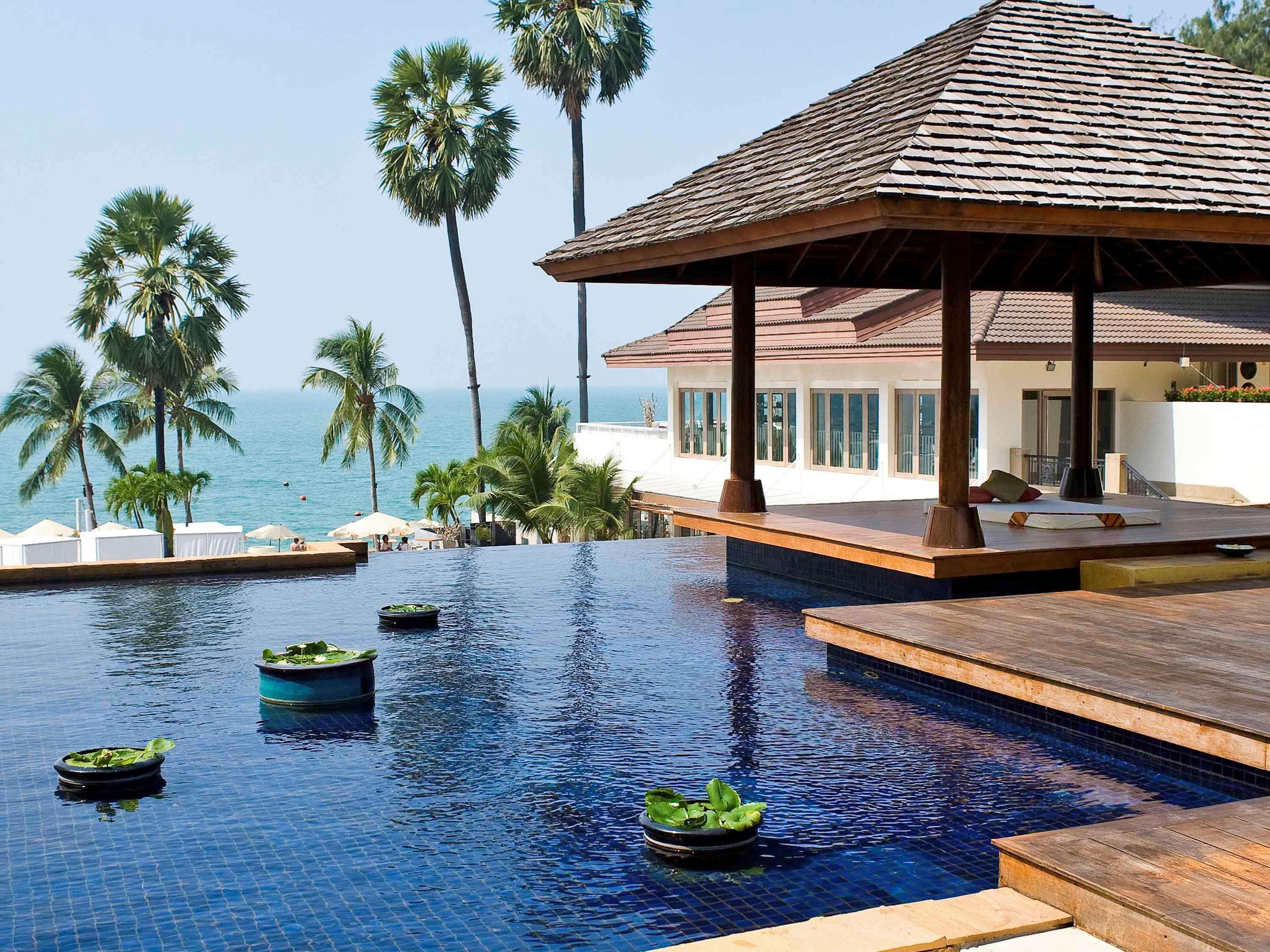 Pullman Pattaya Hotel G Kültér fotó The resort's main pool