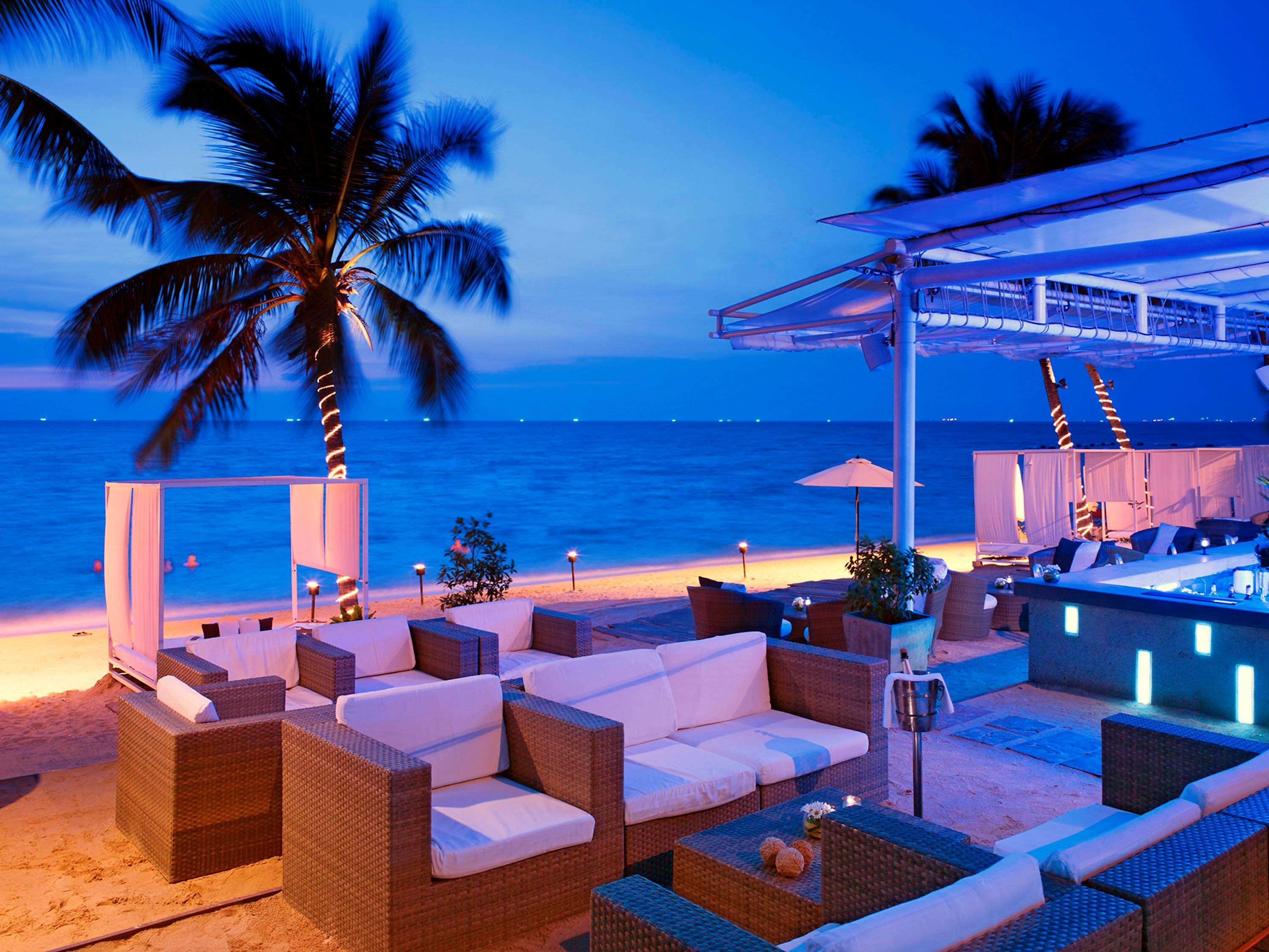 Pullman Pattaya Hotel G Kültér fotó The Beach Club at the Hilton Cancun Resort