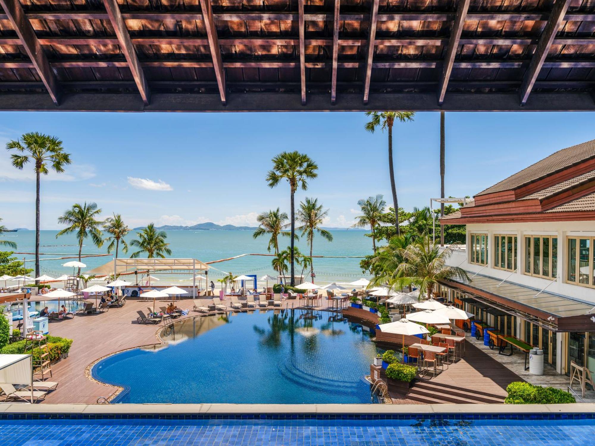 Pullman Pattaya Hotel G Kültér fotó The Royal Paradise Hotel & Spa