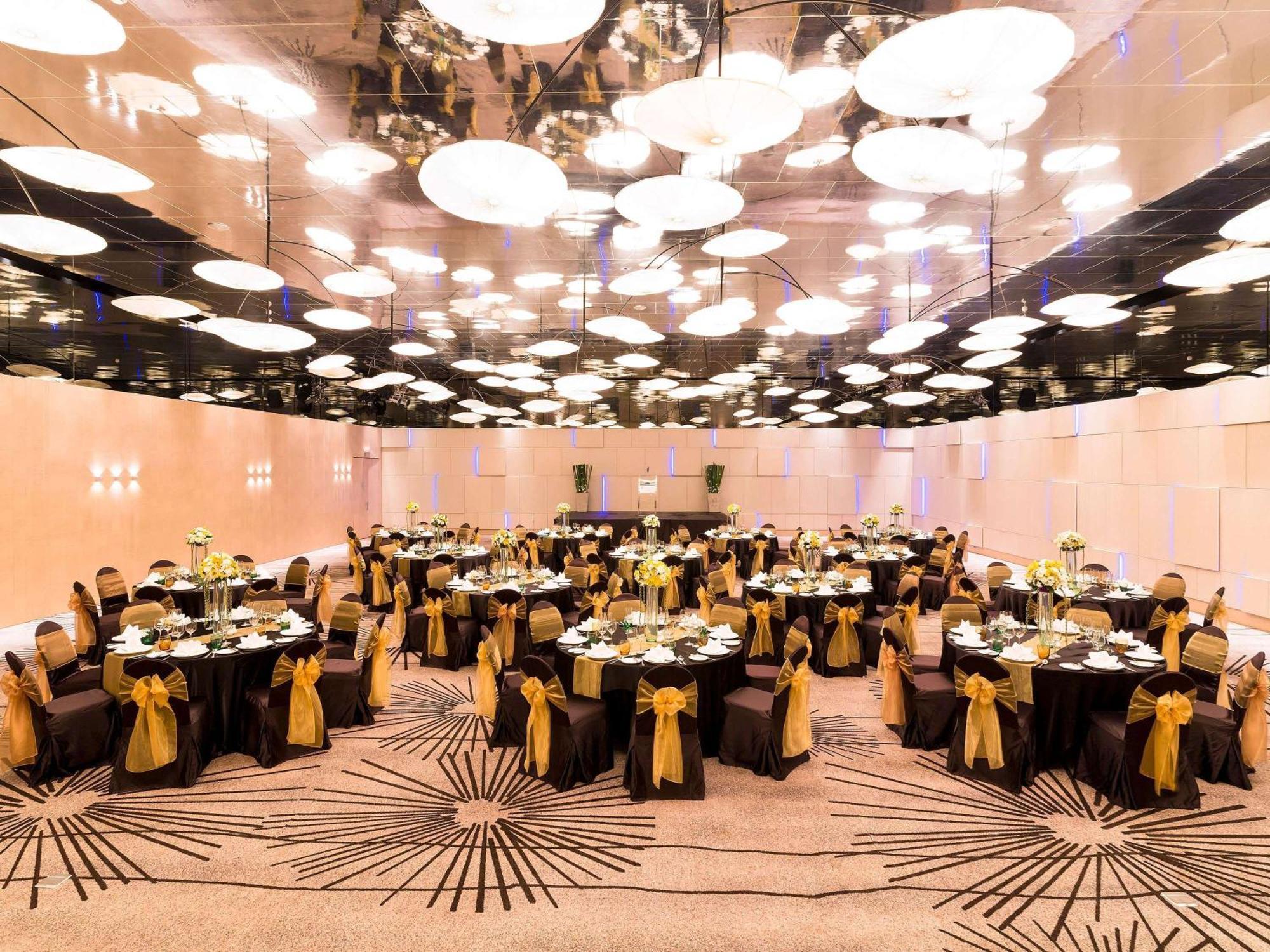 Pullman Pattaya Hotel G Kültér fotó The ballroom